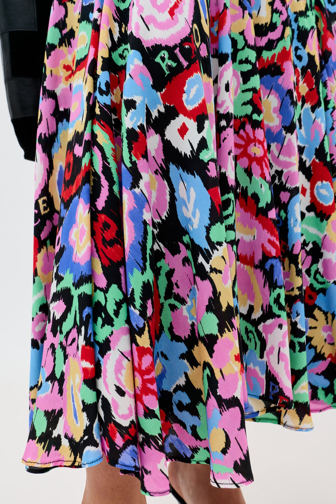 Libbie Midi Skirt - Ikat Bloom Charcoal - Frontiers Woman