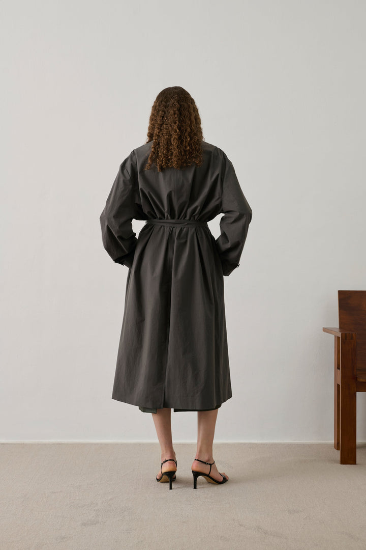 Helio Trench - Anthracite - Frontiers Woman