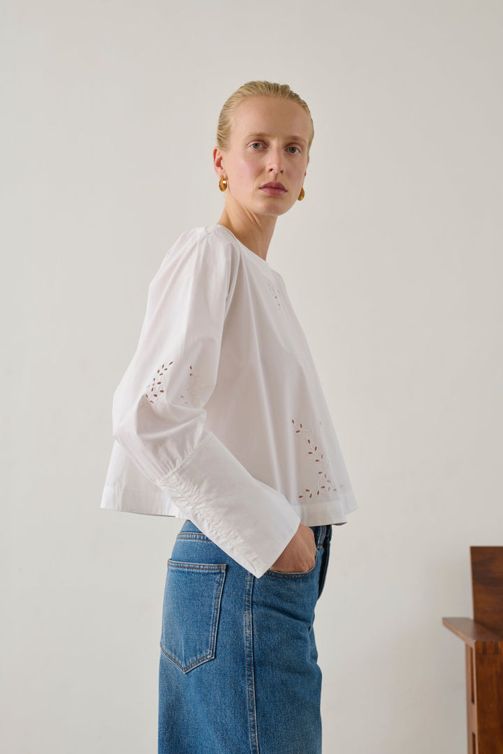 Hansel Blouse - White - Frontiers Woman