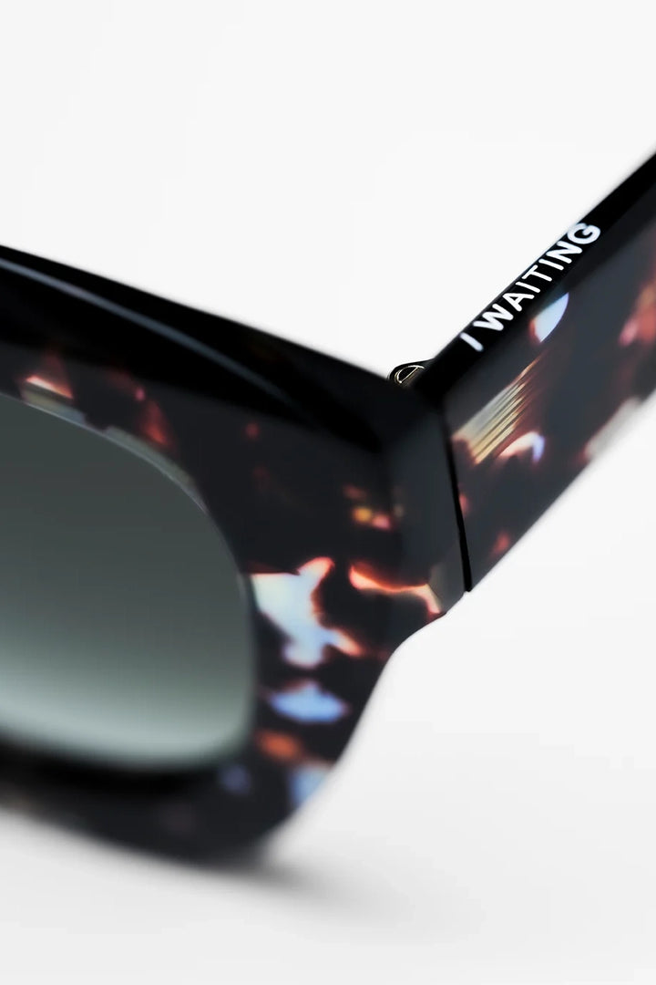 Amalfi-R E27 Sunglasses - Green Gradient Lens