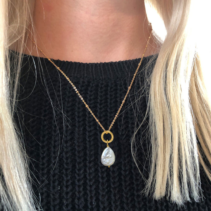 Flat Teardrop Pearl Pendant Necklace