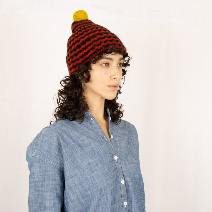 Brushed Narrow Stripe Hat - Black and Red Dulse