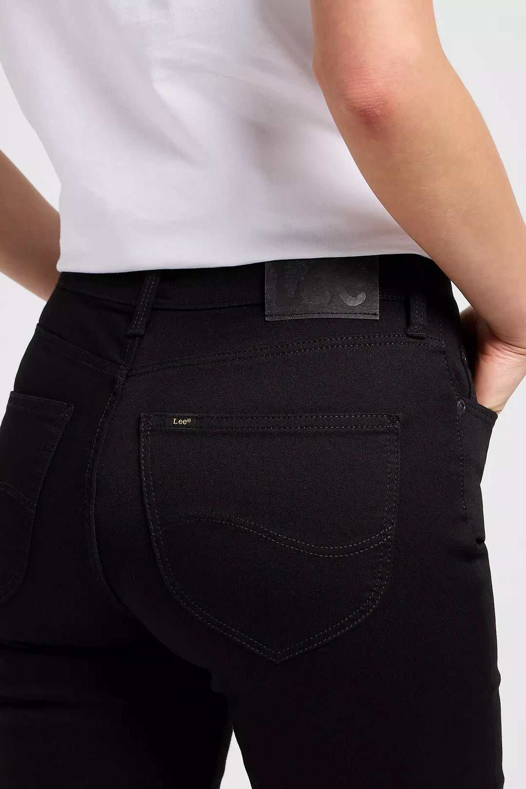 Marion Straight Jeans - Black Rinse - Frontiers Woman