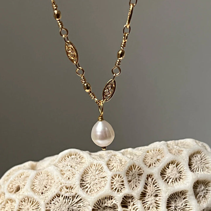 Pearl On Louise Chain Necklace