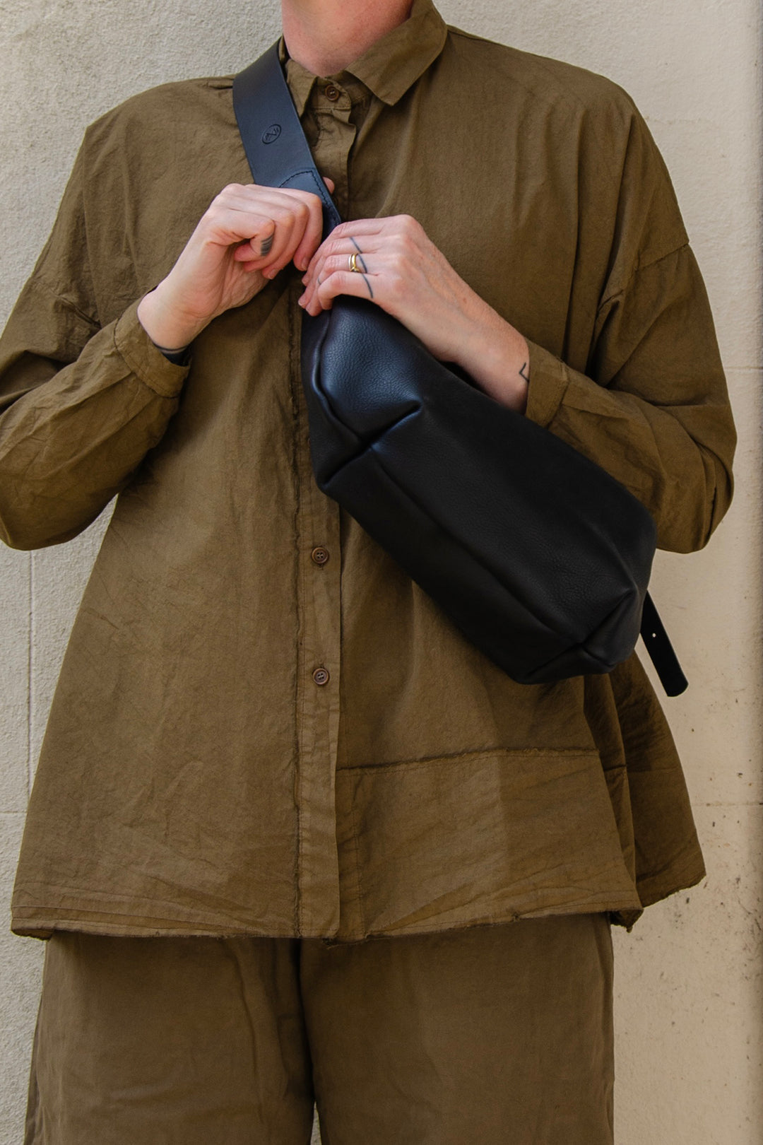 Sol Sling Bag - Black