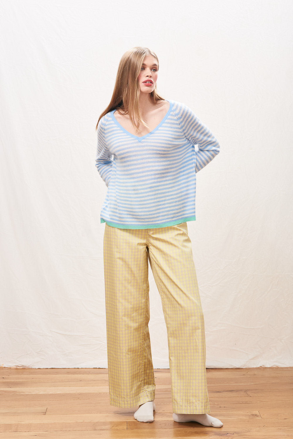 Tipped Little Stripe Cashmere Vee - Arctic Blue/Cream/Mojito
