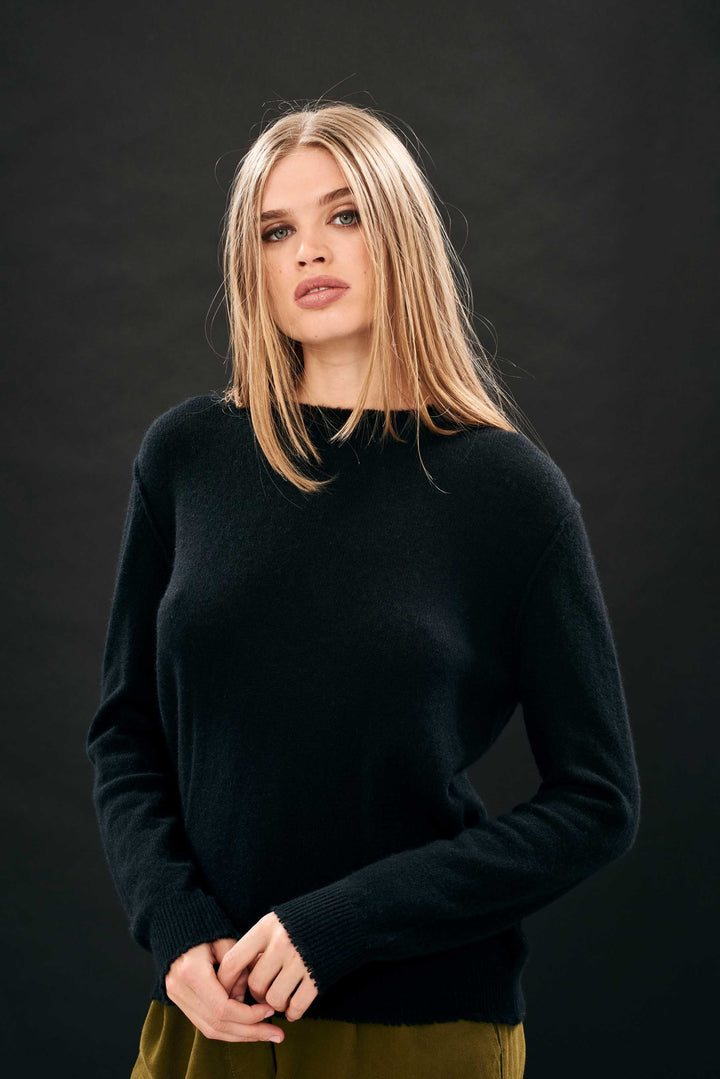 Distressed Crew Cashmere - Black