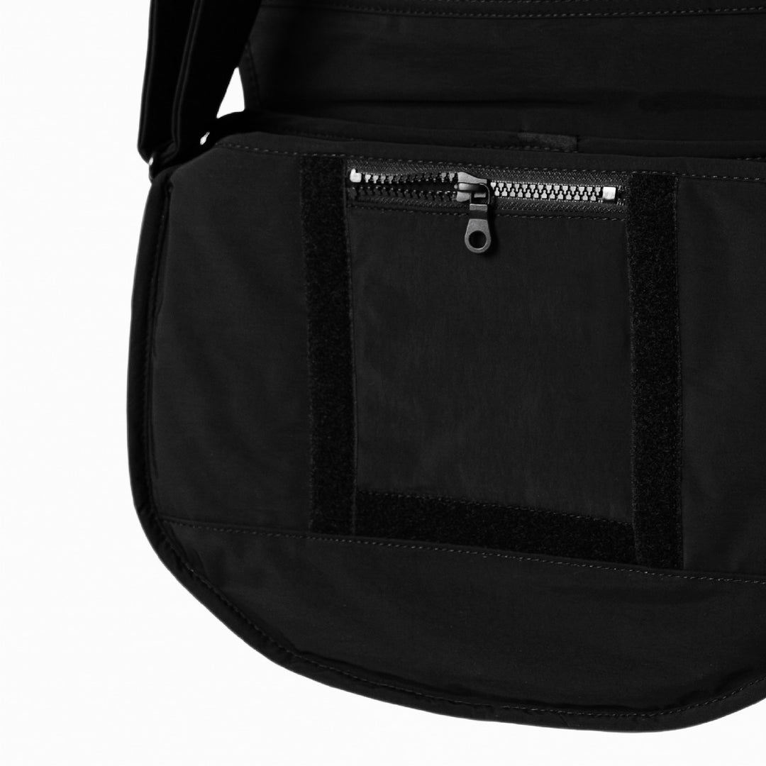 S. Runner's Bag - Black - Frontiers Woman