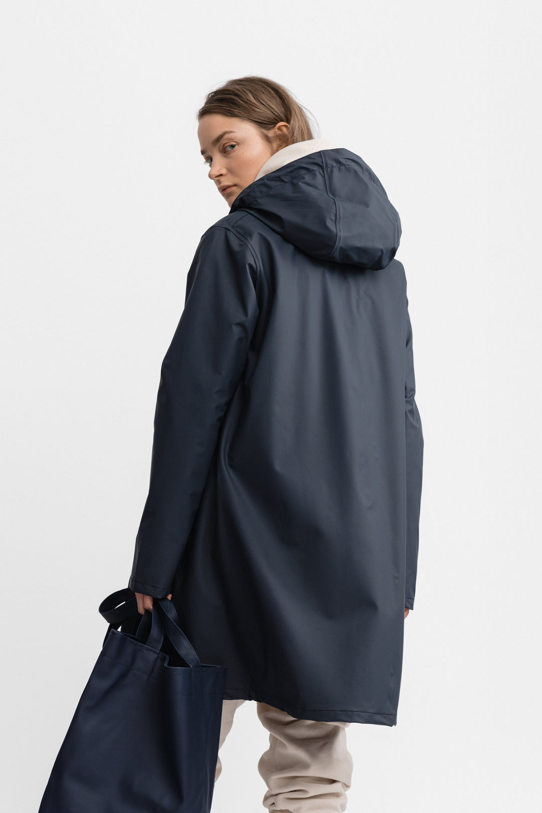 Mosebacke Lightweight Raincoat - Navy - Frontiers Woman